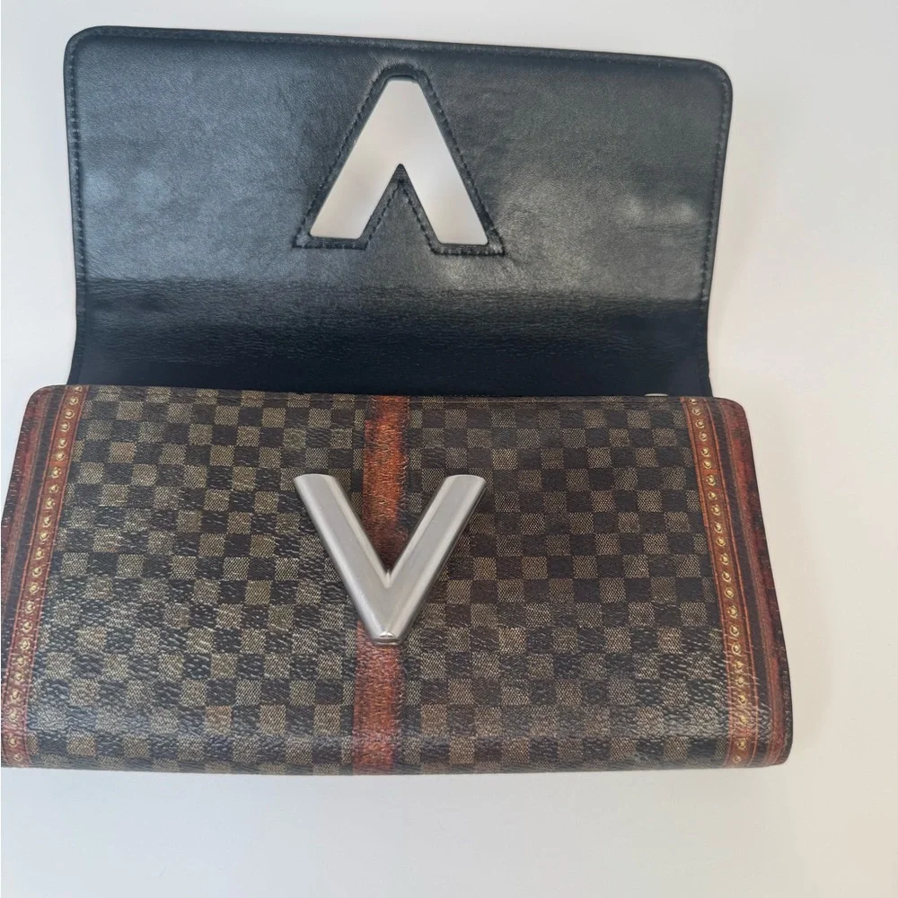 Authentic Louis Vuitton Limited Edition Damier Canvas Time Trunk Twist Wallet - Picture 8 of 10